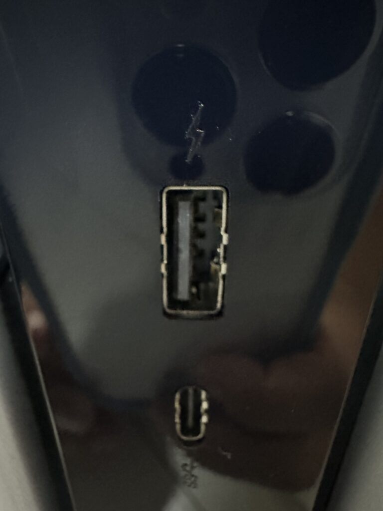 USB2.0の差込口