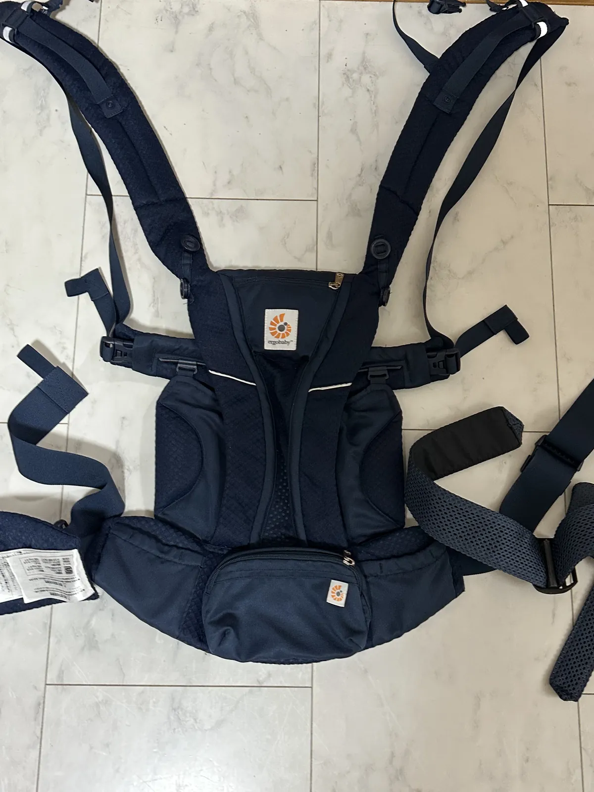 嫁157cmには大きかったエルゴ OMNI Breeze 単体の全体像、ネイビー・腰ベルト広げた状態